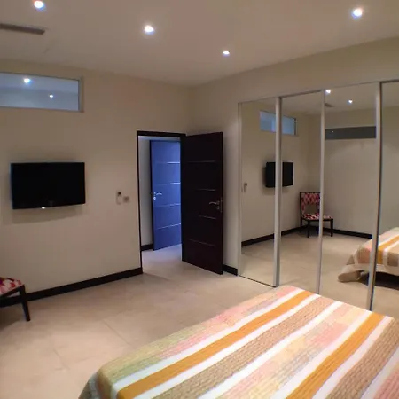 Appartement 4 Chambres Croisette Vue Mer. *